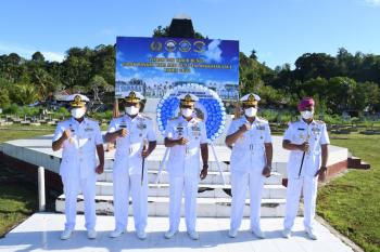 Jelang Hut Keâ€“76 TNI AL, Komandan Pasmar 3 Ikuti Ziarah Dan Tabur Bunga Di Tmp Tri Jaya Sakti Sorong